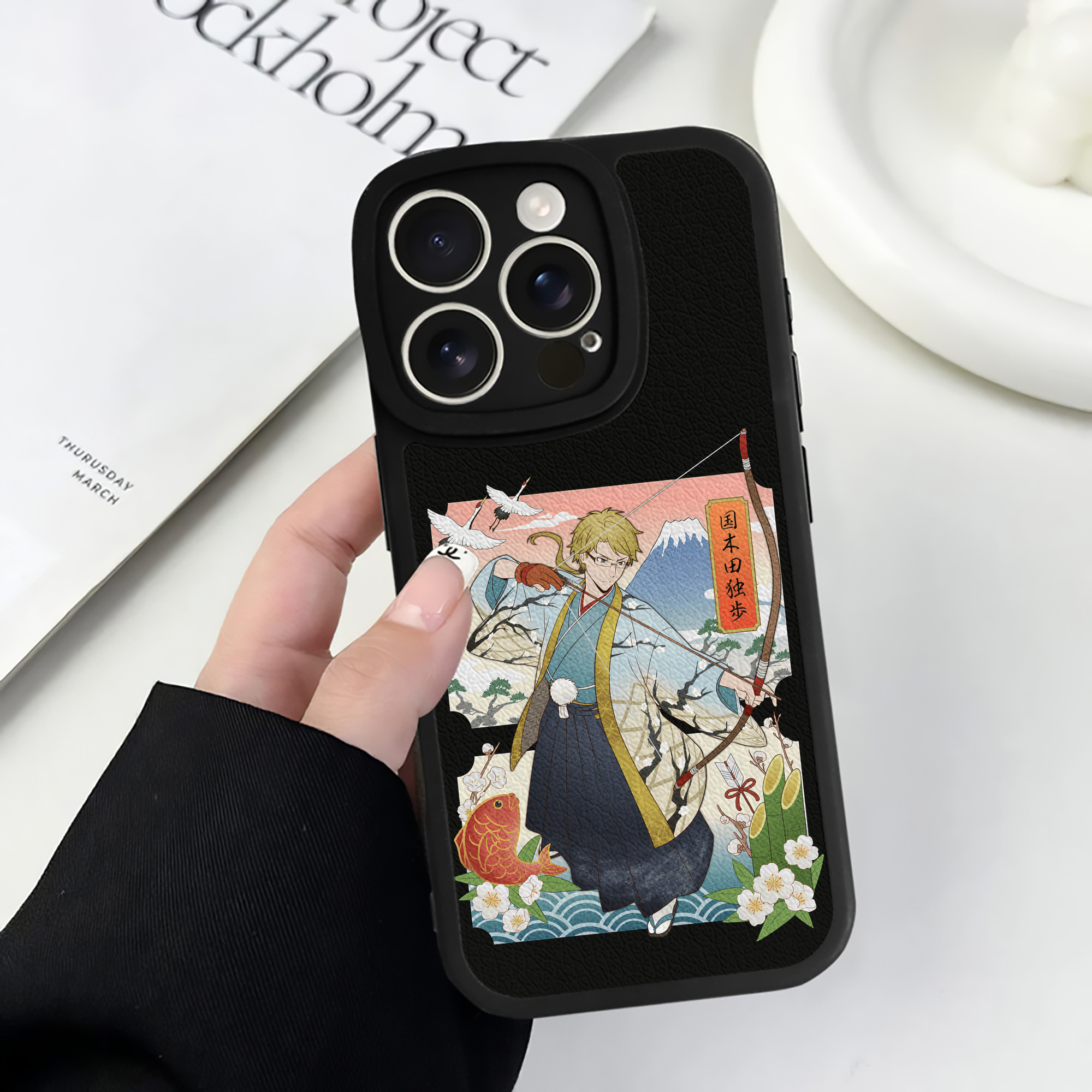 （画像用） 文豪ストレイドッグス Bungo Stray Dogs 【iPhone 16シリーズ対応】シリコンスマホケース（レザー調） 材質：シリコン